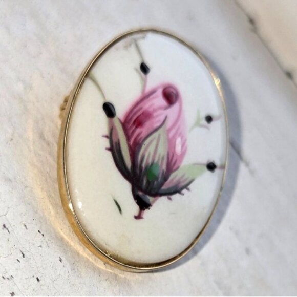 Vintage Hand Painted Ceramic Rose Bud  Oval Gold tone Pin Pendant Brooch - Picture 3 of 8